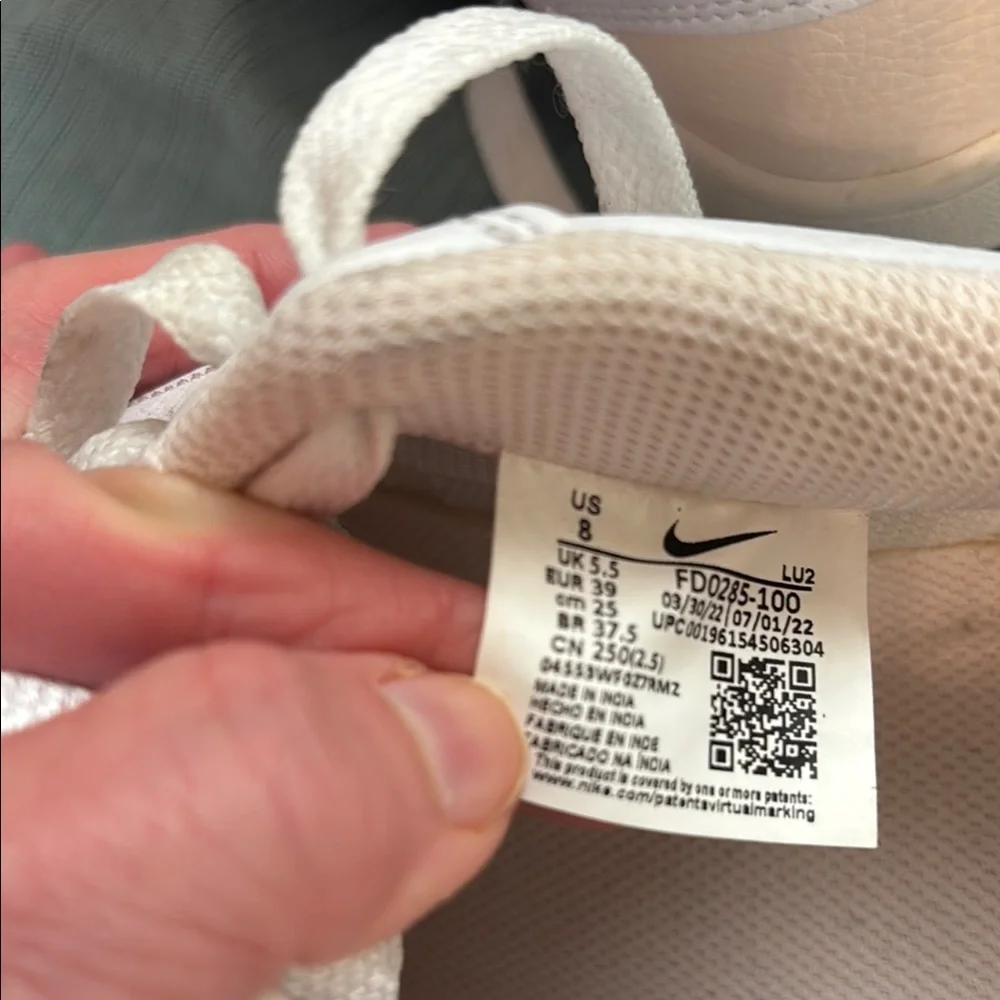 Nike White and Black Sneakers with peach/tan accents, size 8 - Picture 7 of 10